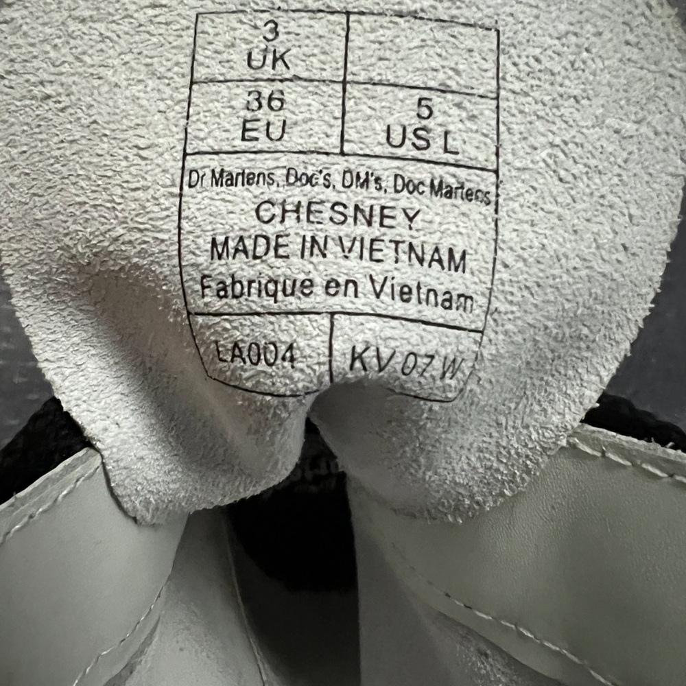Dr. Martens White Flared Heel Boots. Size 5 fits like a 6 - Picture 9 of 9